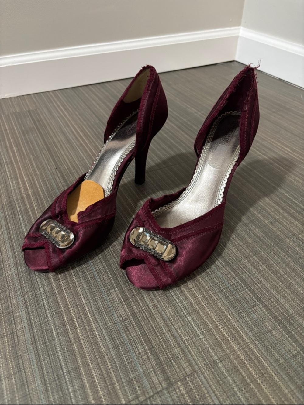 Seychelles Women's Burgundy Satin Peep-Toe Heels